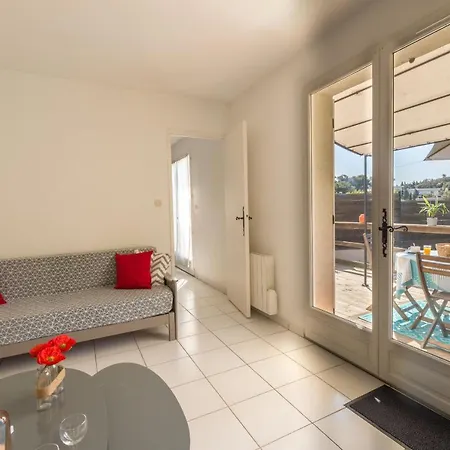 Le Verger, Lumineuse Et Agreable Avec Son Espace Exterieur Clos Au Coeur De Notre Vignoble Ιέρ